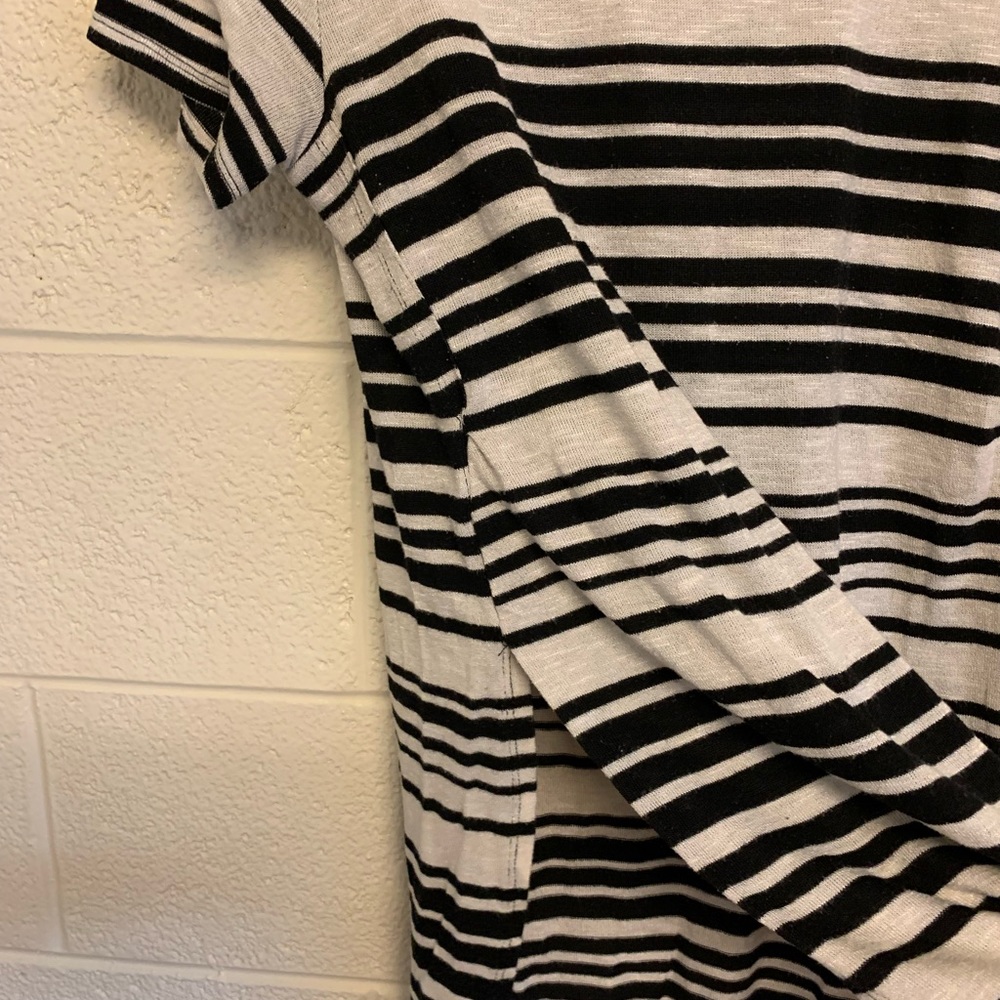 B&W long bibbed shirt with slits on the sides